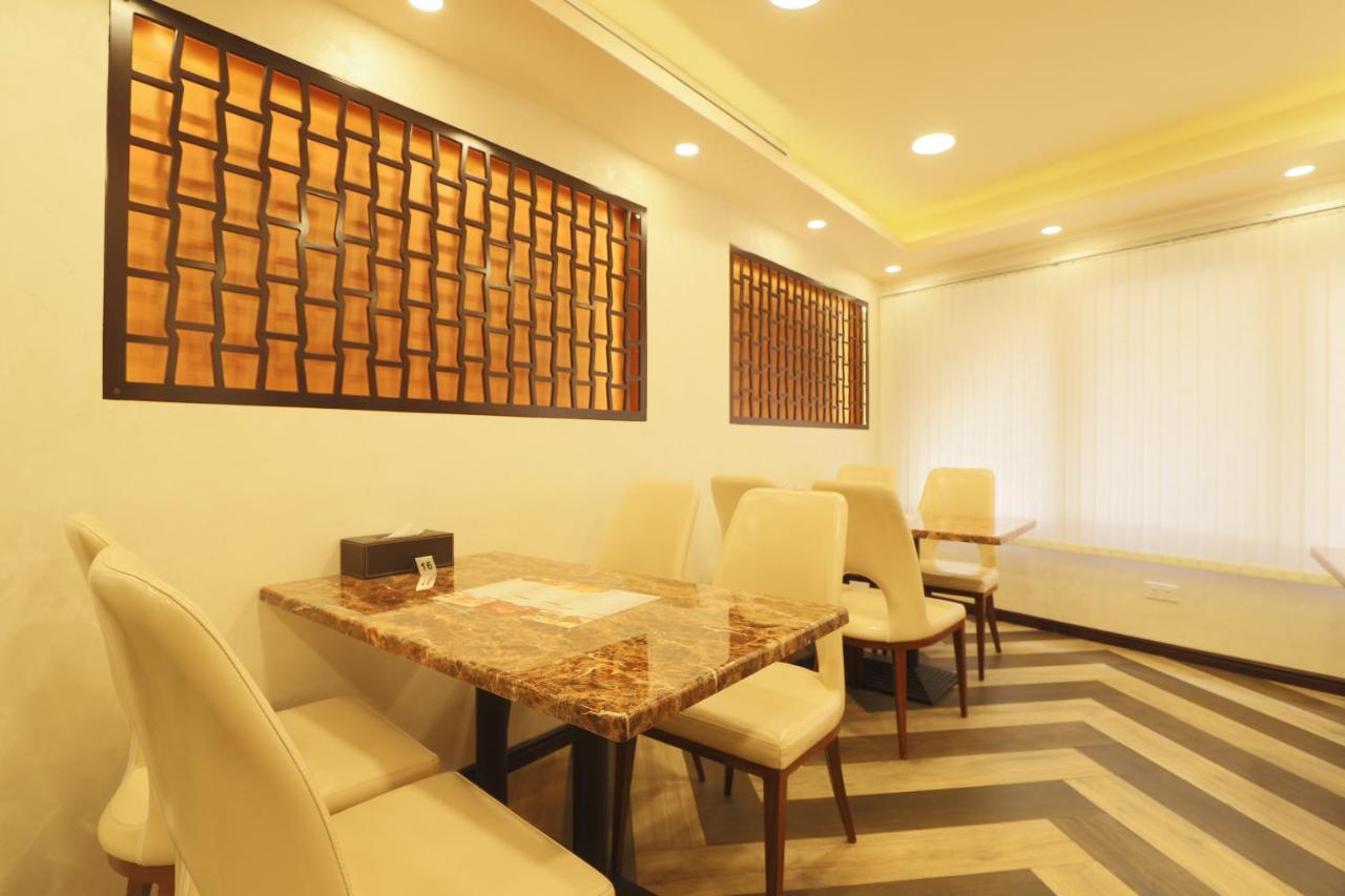 24 Gold Hotel Dubai Bagian luar foto