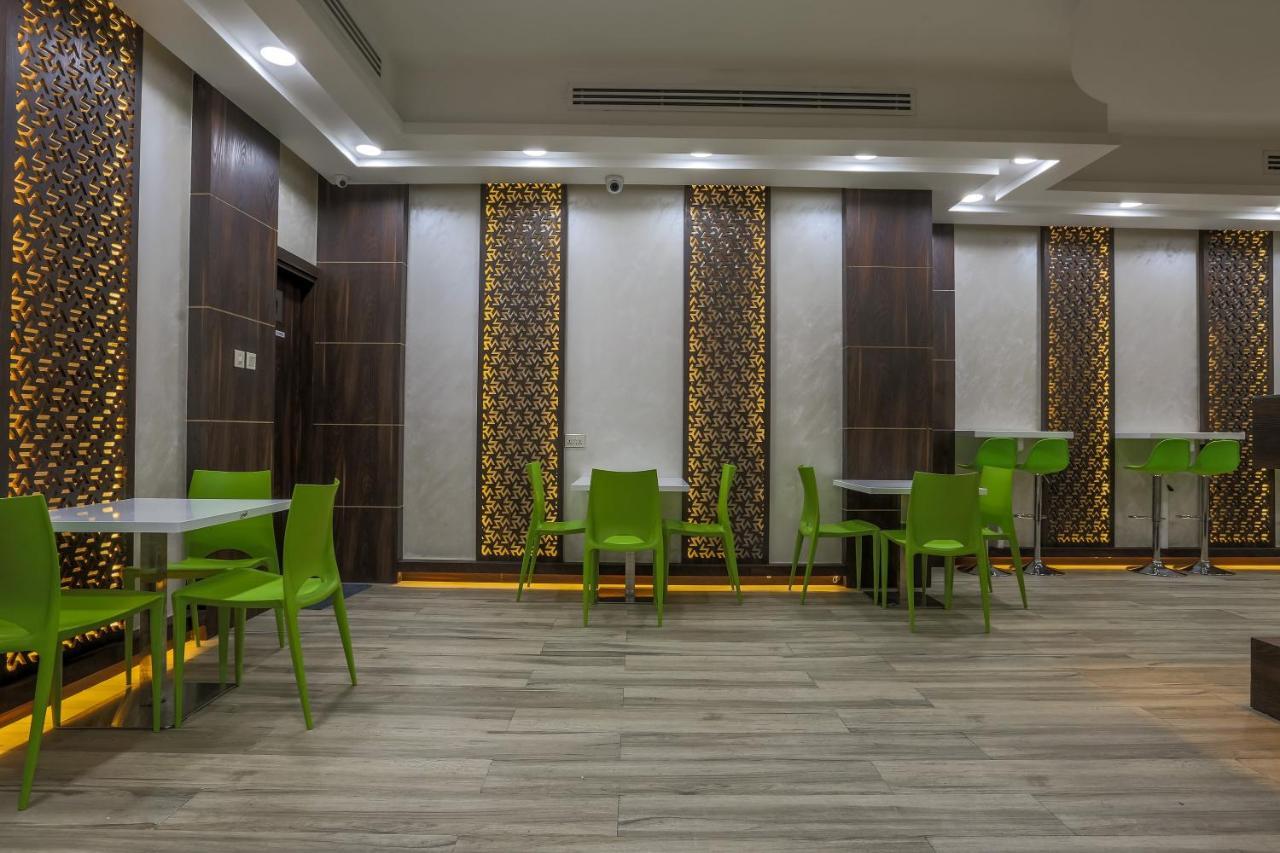 24 Gold Hotel Dubai Bagian luar foto