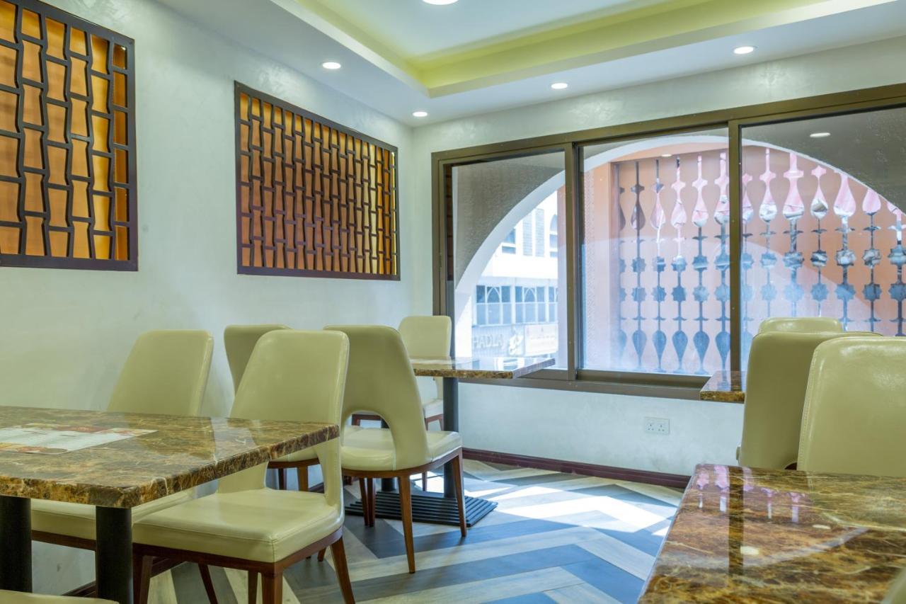 24 Gold Hotel Dubai Bagian luar foto