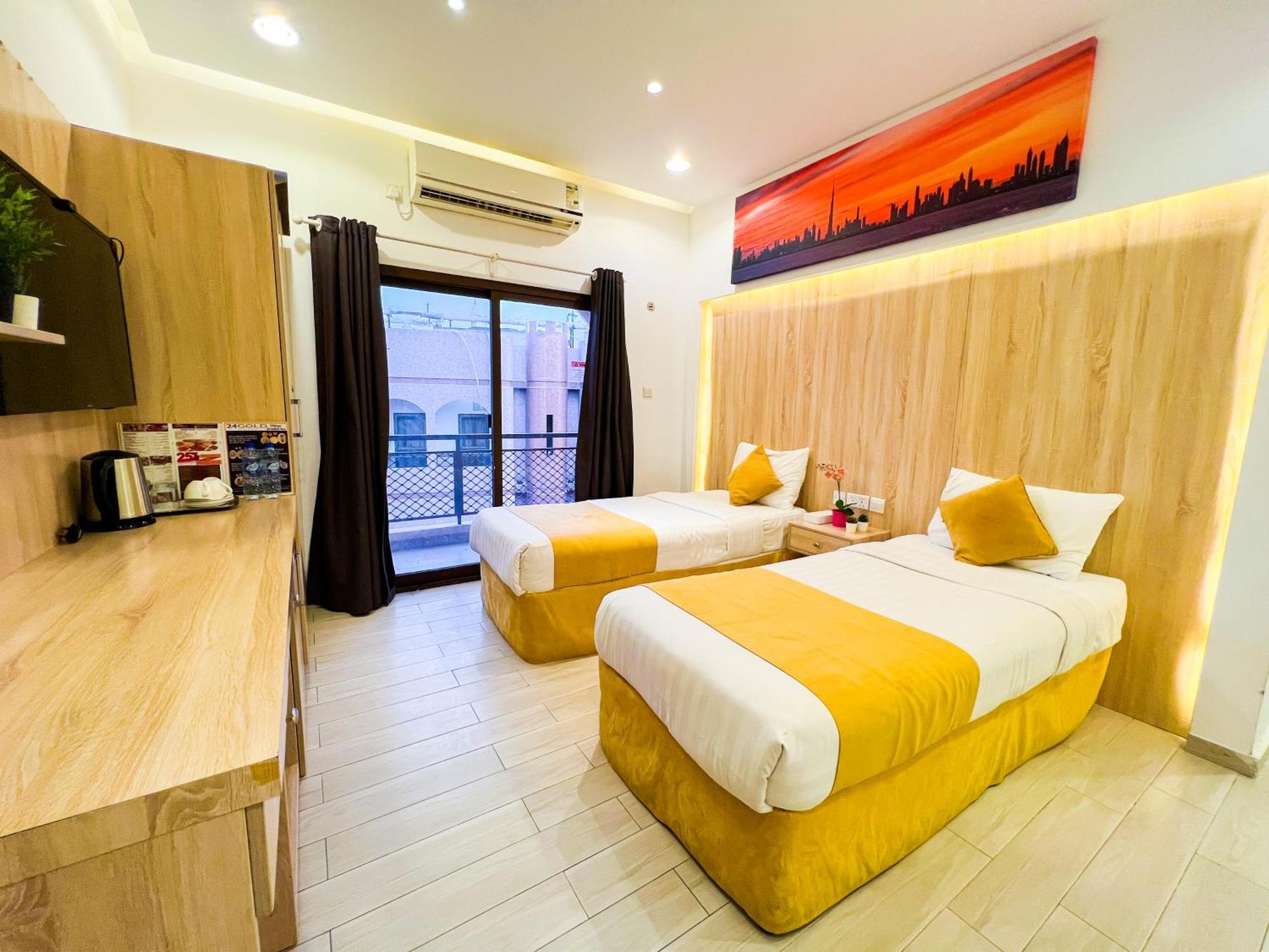 24 Gold Hotel Dubai Bagian luar foto